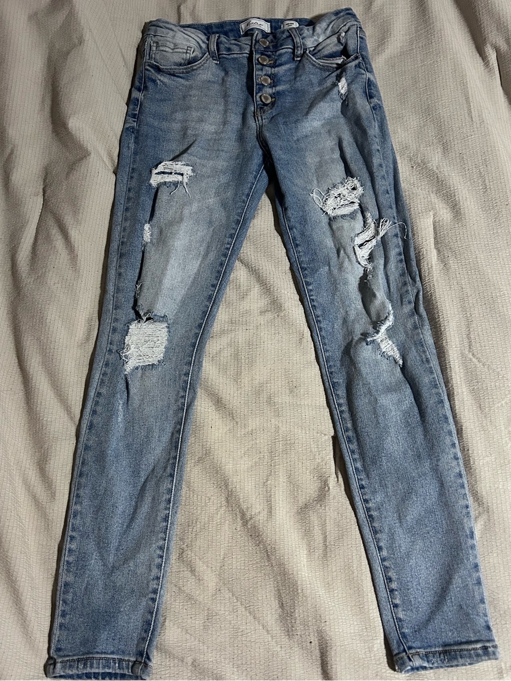 Distressed mid rise Jeans